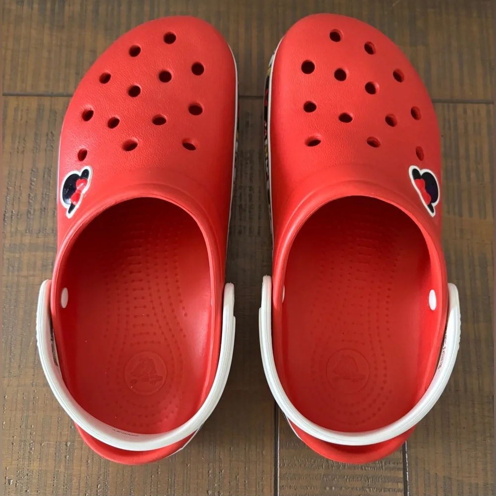Crocs Women’s Minnie Mouse Classic Clogs - Picture 7 of 12